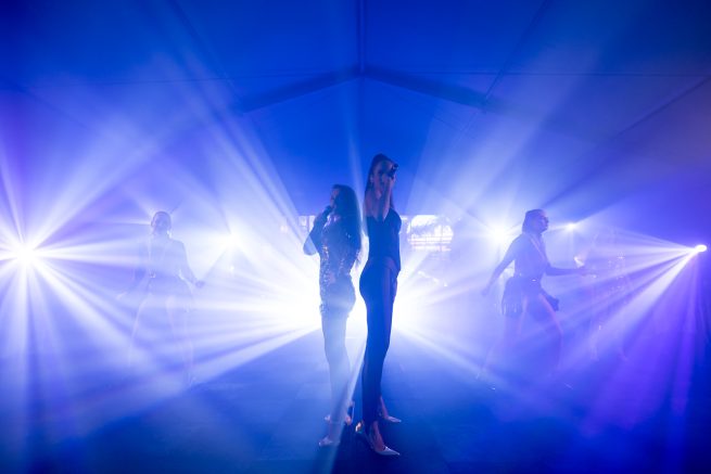 Elize en Wies voor Hottown