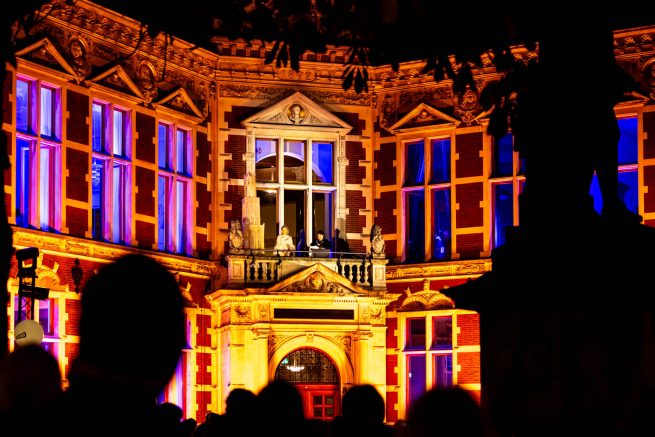 Koningin Maxima bij onthulling nieuwe verlichting Domtoren, Utrecht voor Smile Licht en Geluid